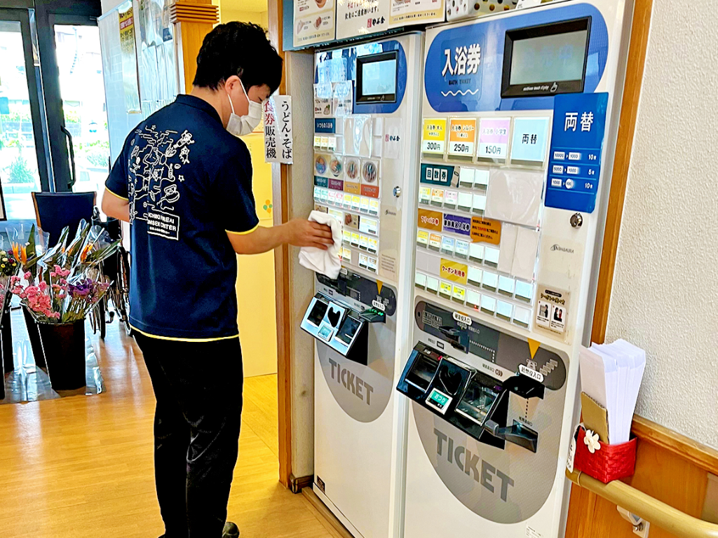 温泉センター接客「男湯」見回り清掃スタッフ